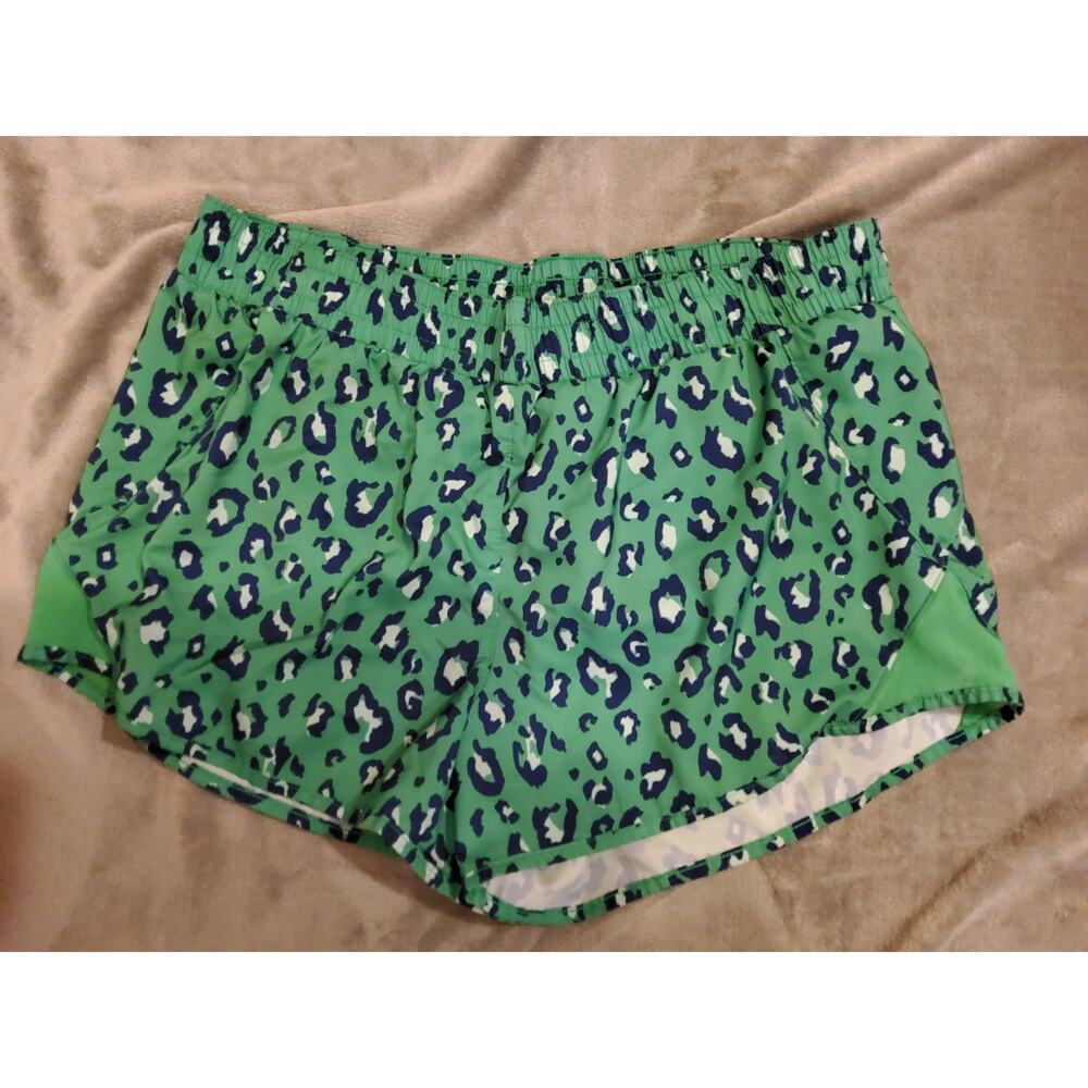 #573 Excellent Pre-Loved Condition All in Motion Shorts Green Leopard Size L